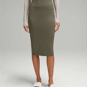 Lululemon Nulu Slim-Fit High-Rise Skirt - Army Green- Size 6